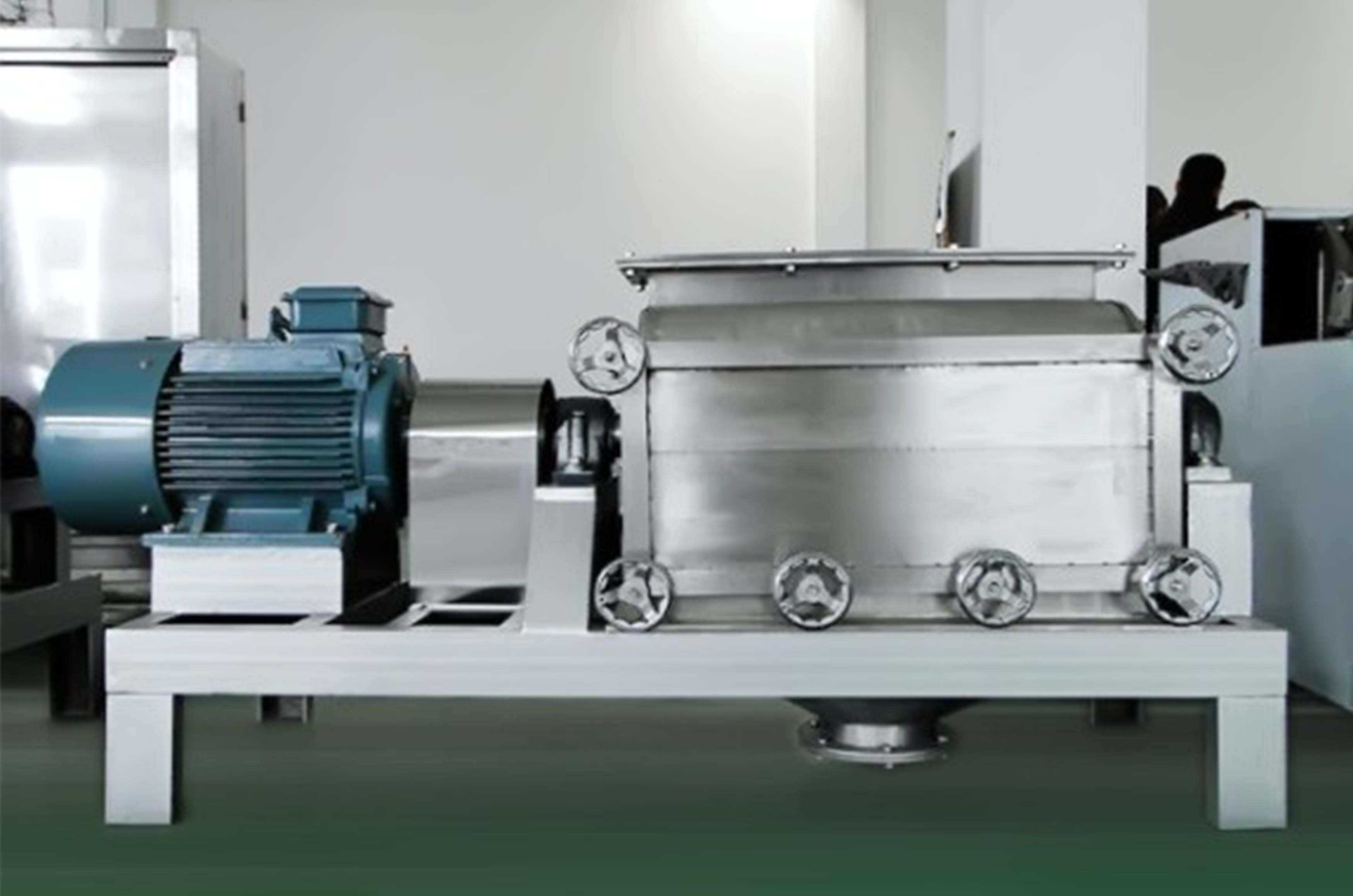 Fruit and vegetable crusher