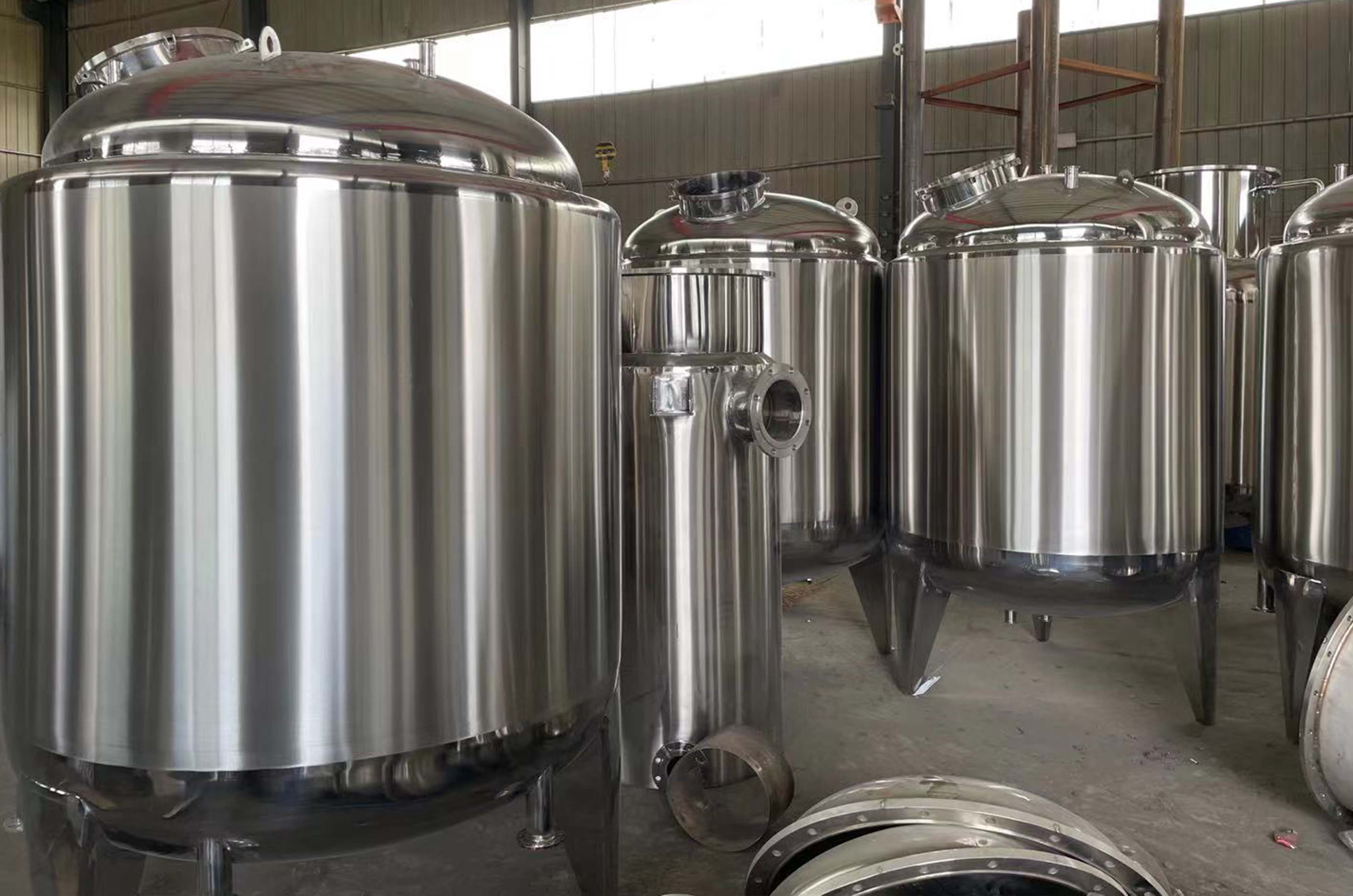 Double insulated tank